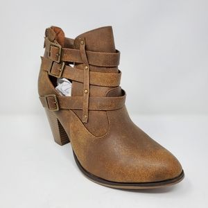 NWOT Forever Camila-62 Tan Ankle Booties